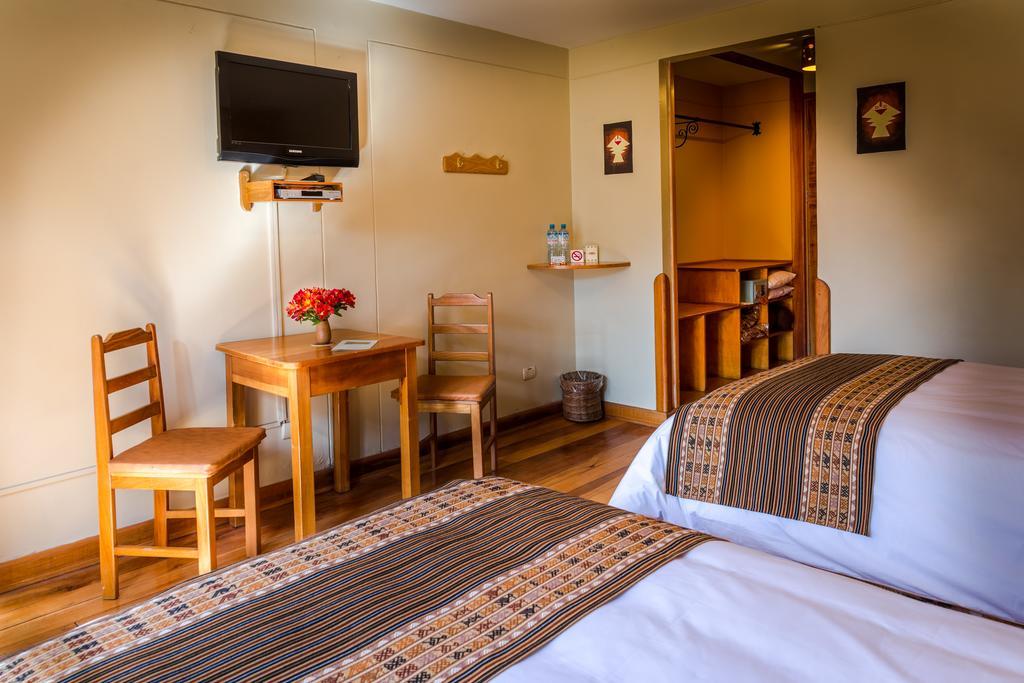 Hotel Pakaritampu Ollantaytambo Exteriör bild